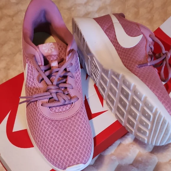 Nike Women's Lavender Sneakers - Picture 2 of 4